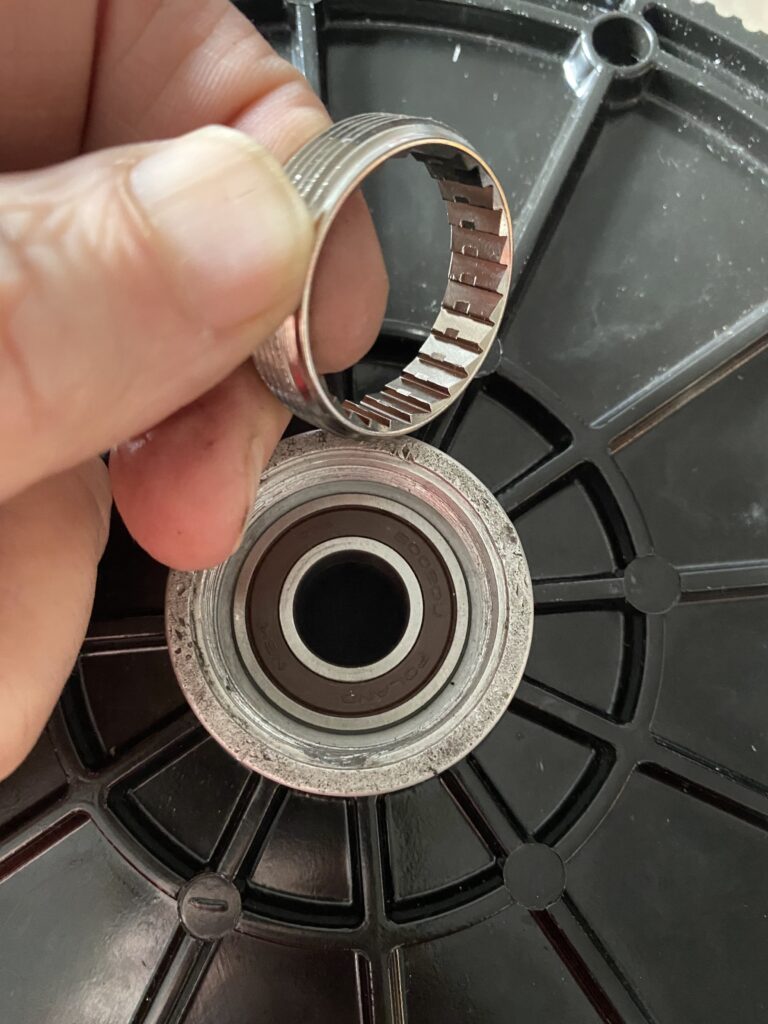 A ratchet ring - these are replaceable - this one screws in.